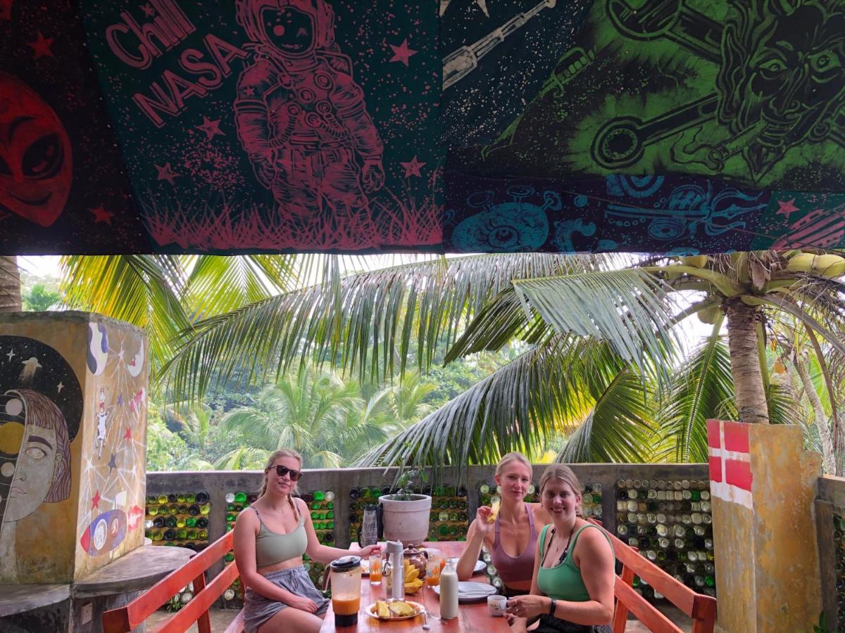 Auberge de jeunesse Chill Nasa à Bentota Extérieur photo